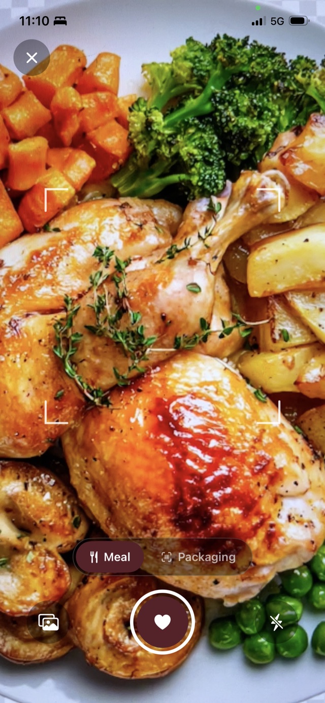 The FuelHer camera aimed at a roast chicken dinner, with a toggle between meal and packaging.
